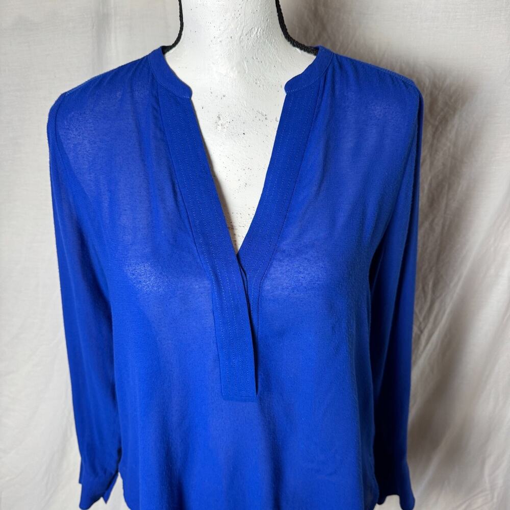 Vince. Silk Banded Collar Cobalt Blue Pullover Blouse Womens Sz 2 Button Wear